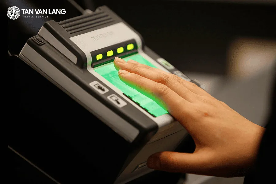 Lăn tay xong bao lâu có visa Anh